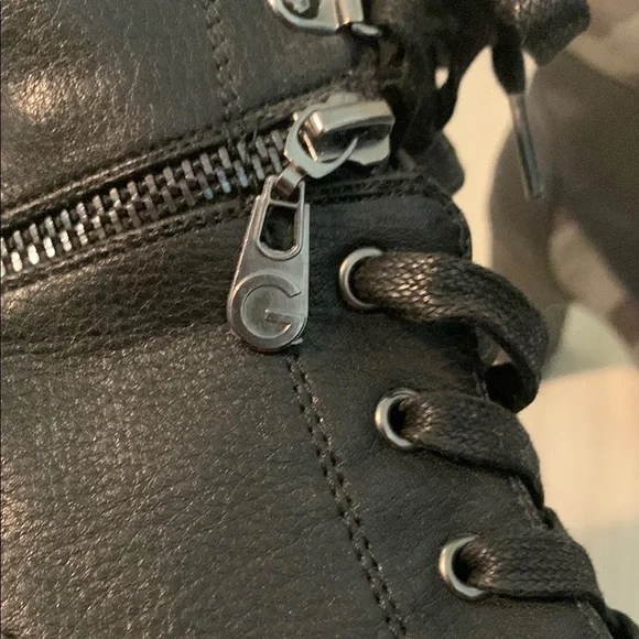 Chunky Heeled Green and Black Boots with Lace-Up Design - Picture 2 of 7